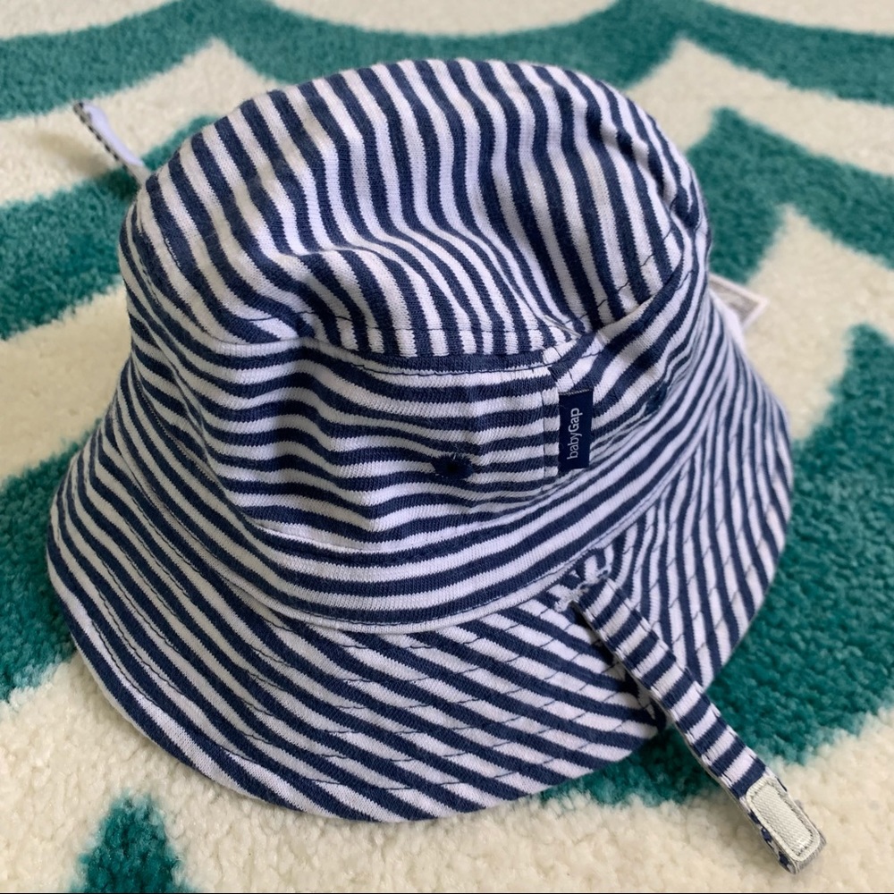 NWT - BabyGap First Favorites Reversible Bucket Hat (Grey/Blue) Size 0-3 mo